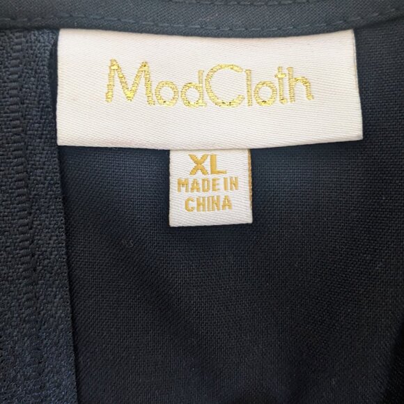 Mod Cloth Keyhole Front Tank - Picture 2 of 3